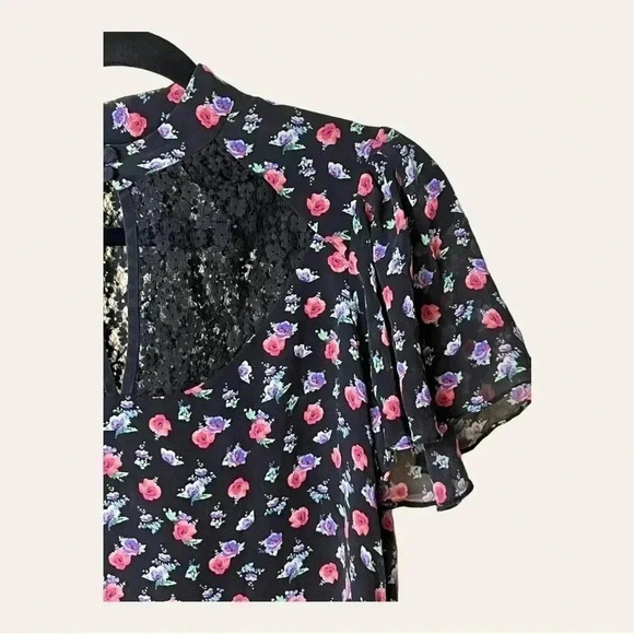 0724. NANETTE LEPORE SHORT FLUTTER SLEEVE BLOUSE FLORAL DESIGN‎ 100% SILK - Picture 6 of 9